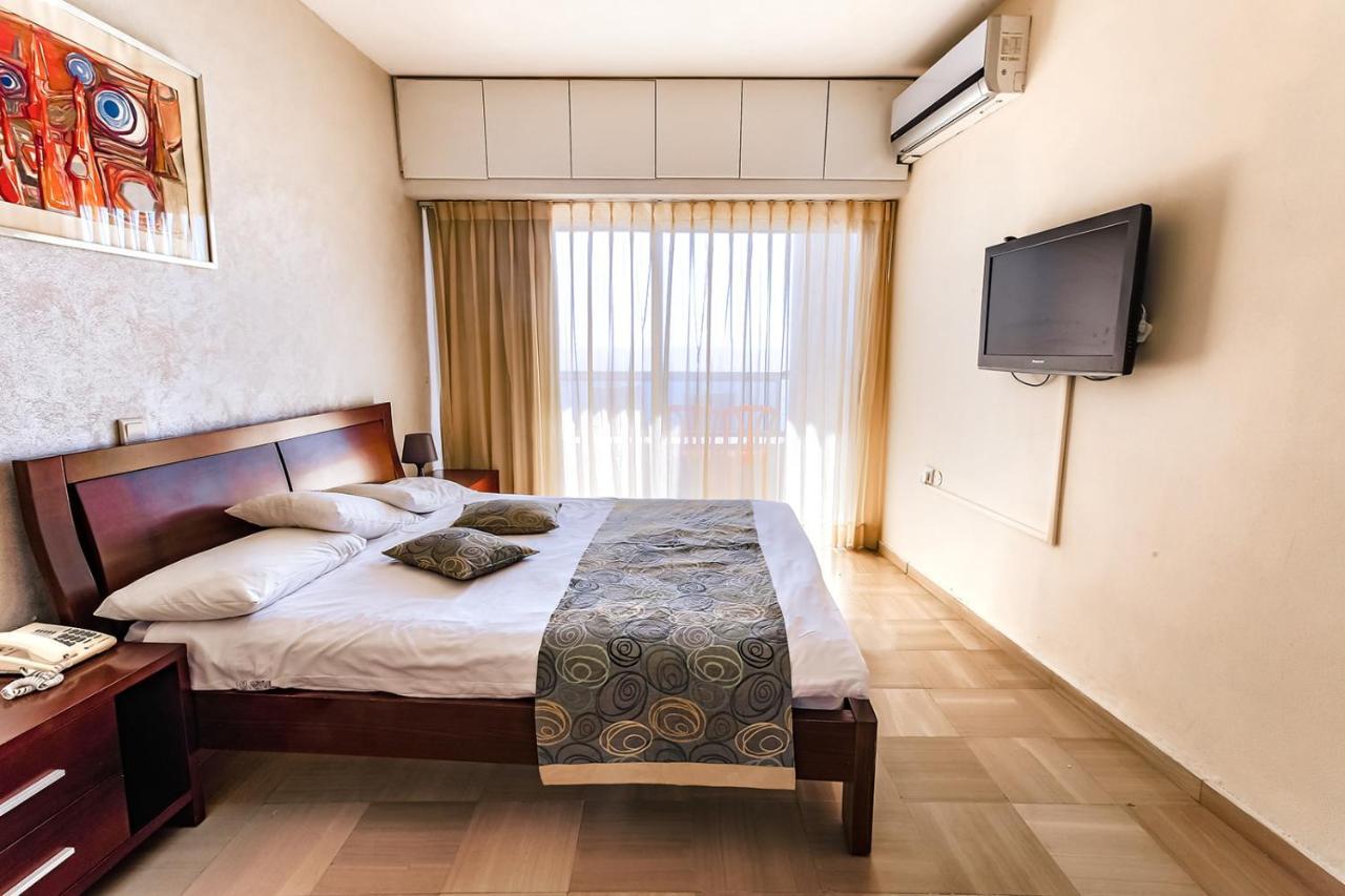 Hotel Blue Weiss Netanja Buitenkant foto
